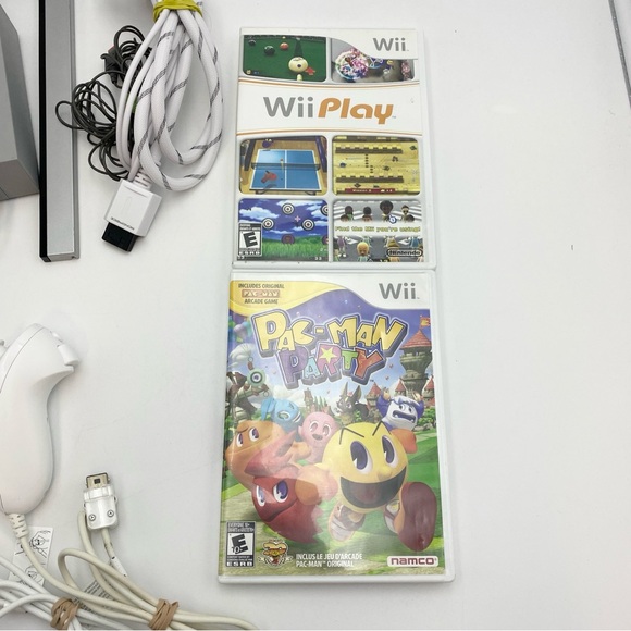 Nintendo Wii Console Bundle 2 Controllers + 2 Nunchuks + 2 Games TESTED - Picture 5 of 10